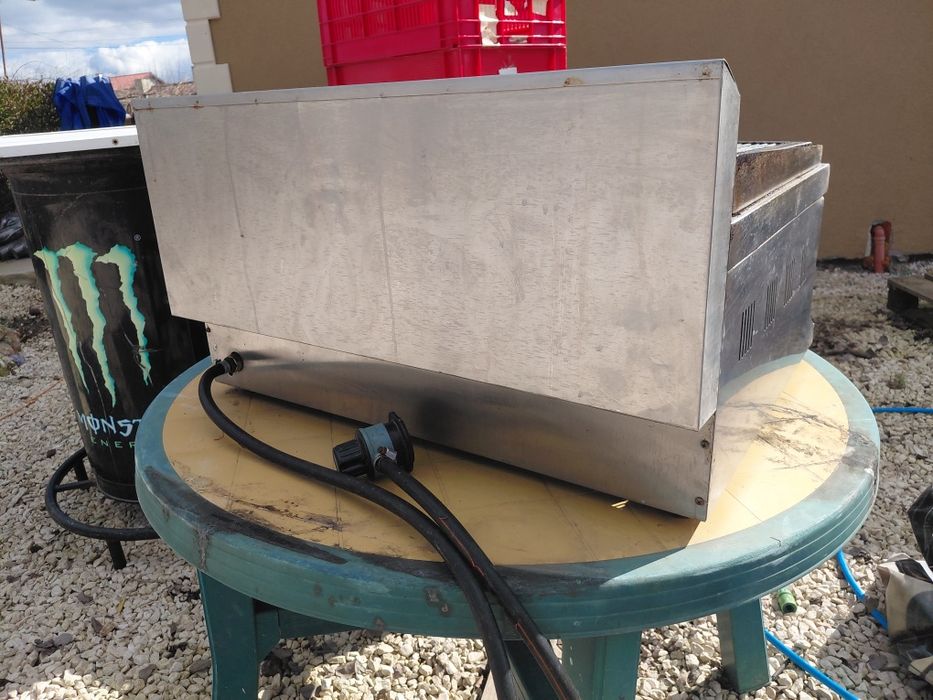 Газова скара с вулканични камъни