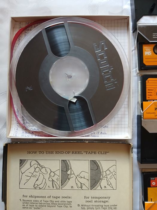 Bandă magnetofon și casete audio vechi
