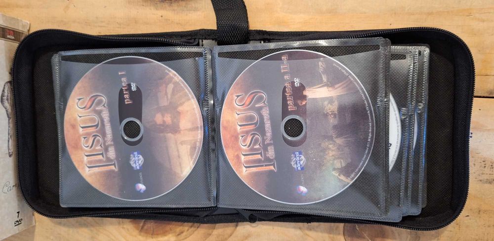 Particular! Geanta suport DVD-uri cu Filme de colectie (36 DVD-uri)