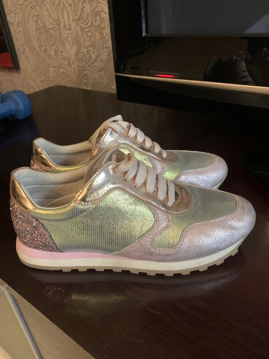 Кроссовки женские