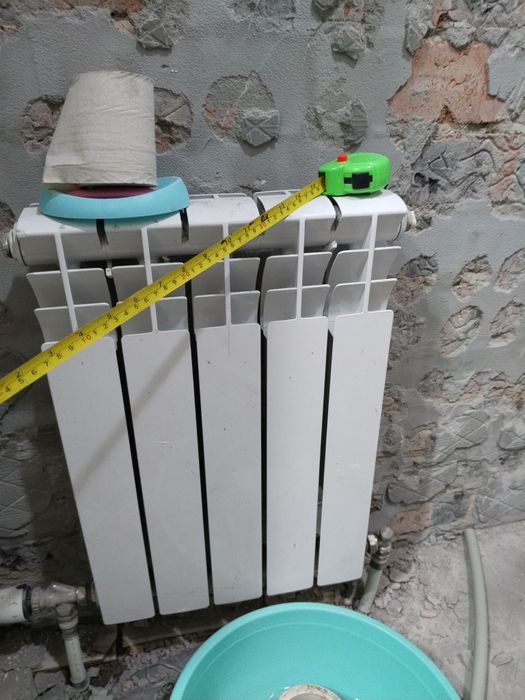Буу унитаз и раковина .радиатор батарея