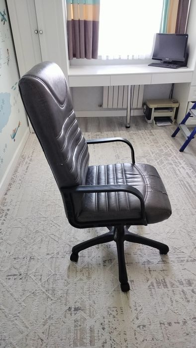 Продаю кресло для работы с компьютером