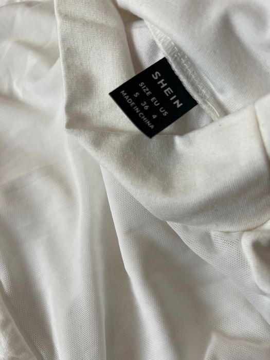 Костюмче от 2 части пола и дантелена блуза с дълъг ръкав