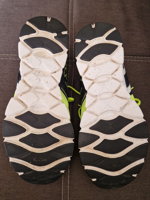 Vând adidași  Asics Gel Evation