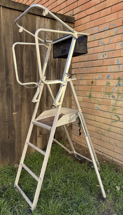 Scară mobila cu platforma