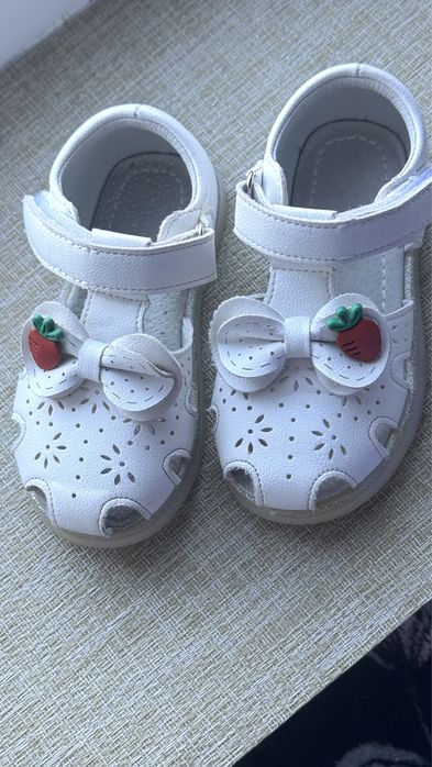 Продам сандалики на липучке