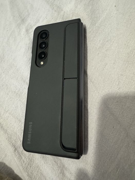 Samsung Galaxy Z Fold 4   -  512GB de stocare, evaluat la 9.2/10 pentru aspectul sau