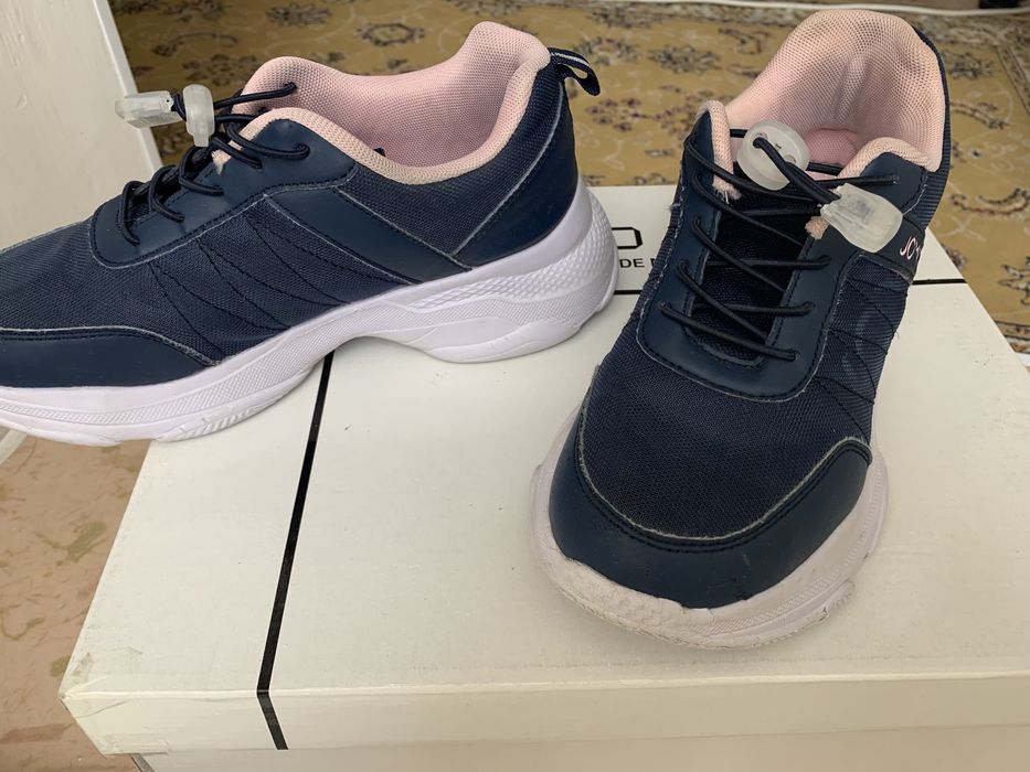 Кроссовки 36 разм