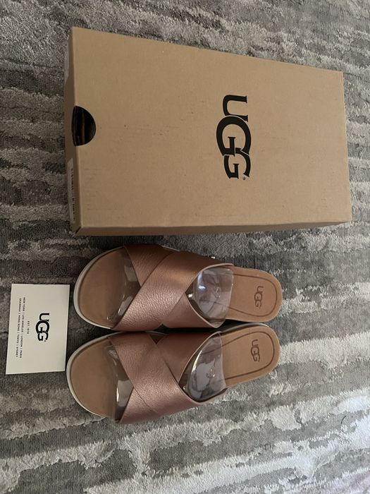 Papuci piele ugg