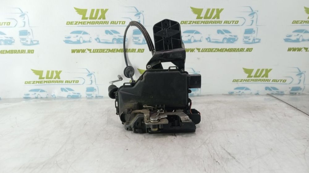 Broasca dreapta fata 3b0837868 Volkswagen Passat B5.5 (facelift) (2000 - 2005) 1.9 tdi AVB