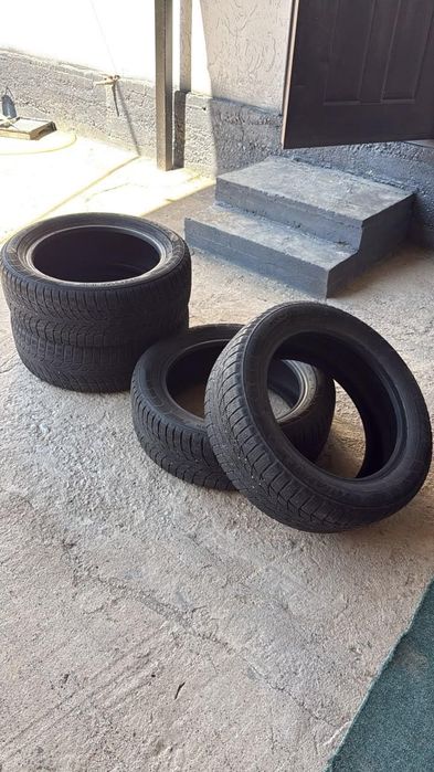 Шины 215/55R17 в отличном состоянии