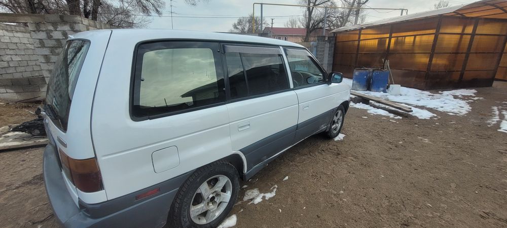 Продам машину Мазду MPV