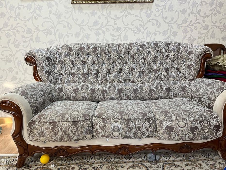 СРОЧНО ПРОДАМ диван с креслами