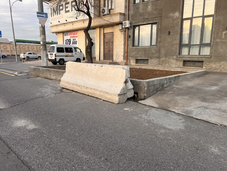 продам бетонную плиту загородительную