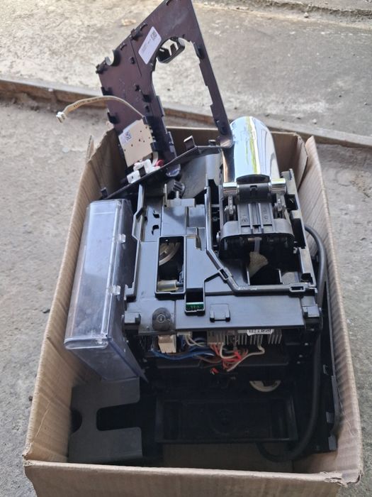 Espresor cu capsule Nesspreso DeLonghi   pentru piese...