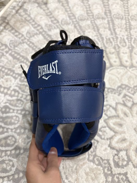 шлем для бокса.