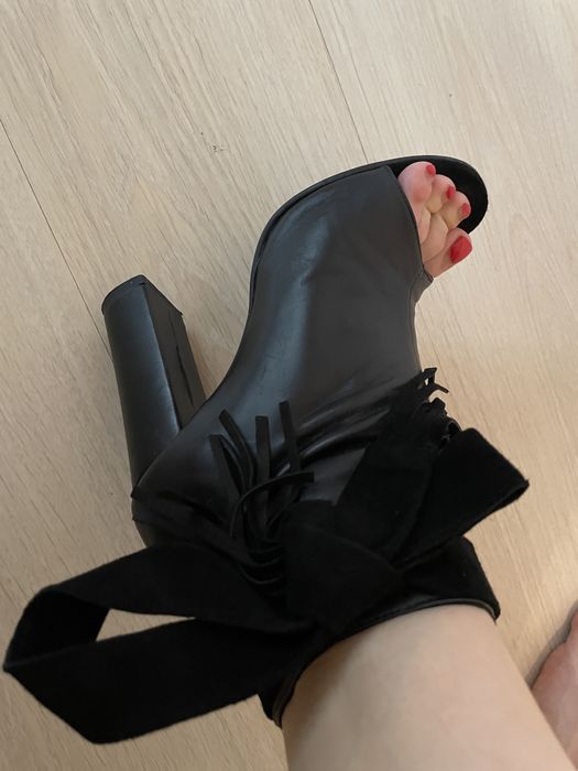 Botine din piele cu franjuri