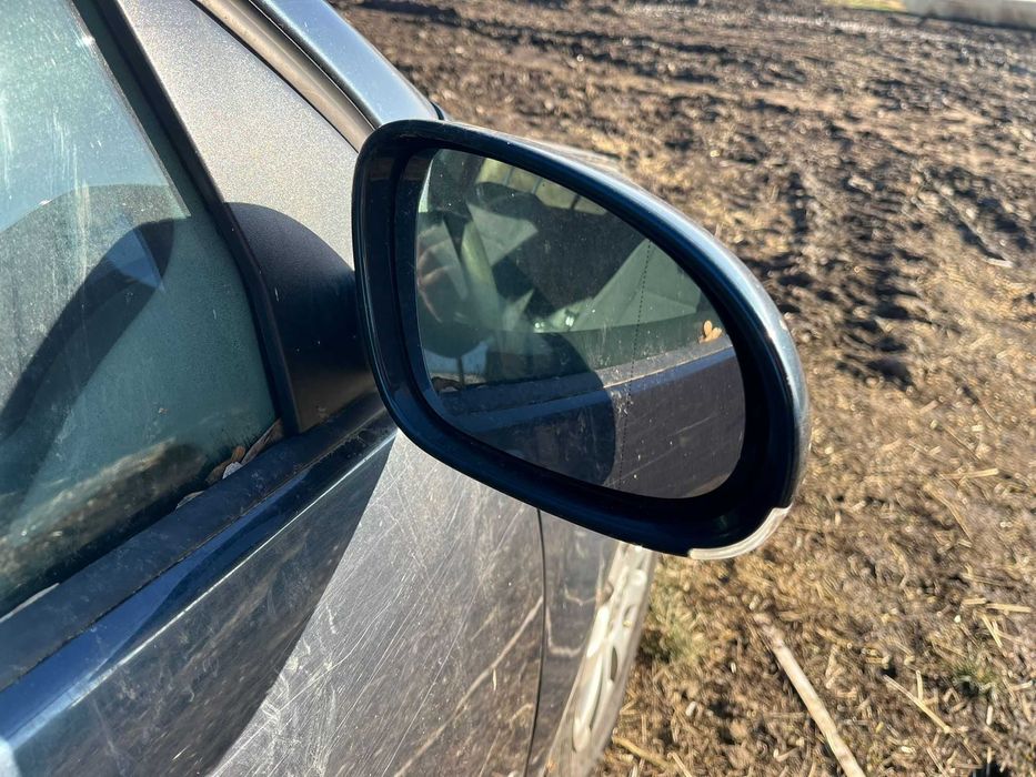 Oglinda dreapta Volkswagen Golf 5 1.6 FSI BLF 2006