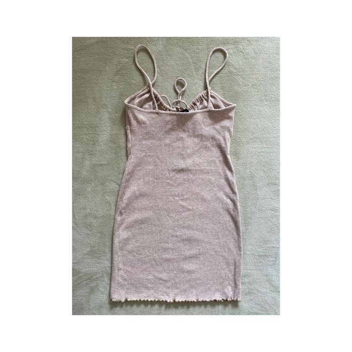 Бежова рокля Bershka