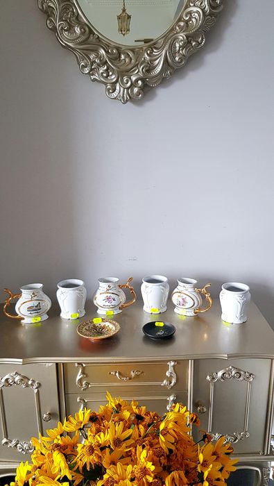 Obiecte decorative vechi din porțelan