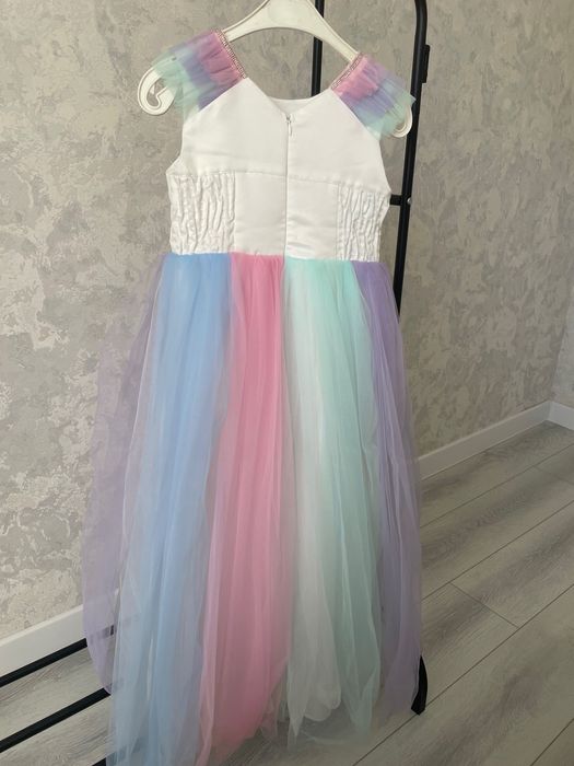 Продам платье для девочки