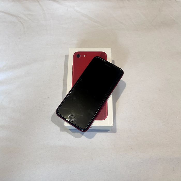 Телефон iPhone 8