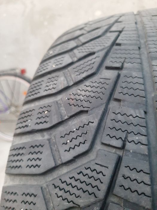 Vând anvelope HANKOOK