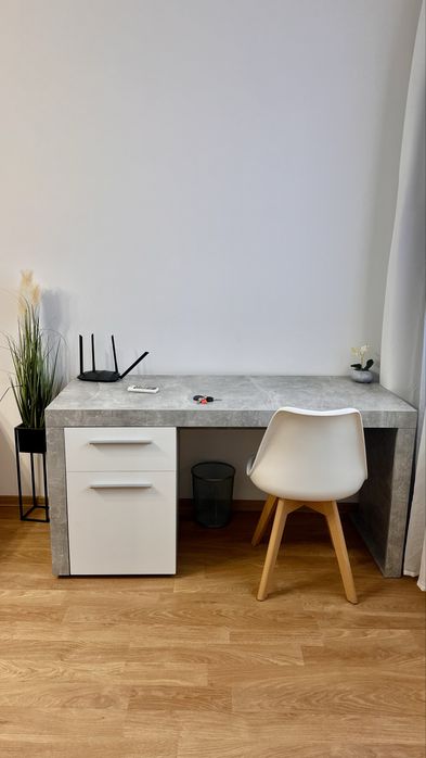 Închiriez apartament central, 1 cameră, bloc nou, parcare gratuită inclusă, cheltuieli mici