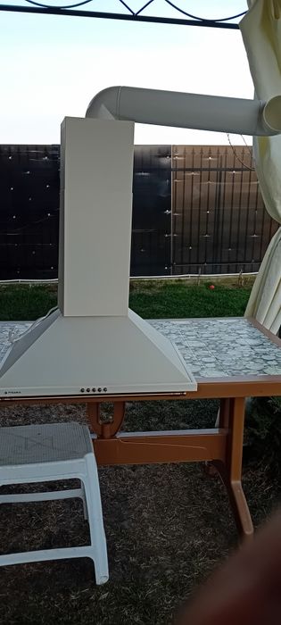 Hota Pyramis culoarea  unt bej deschis