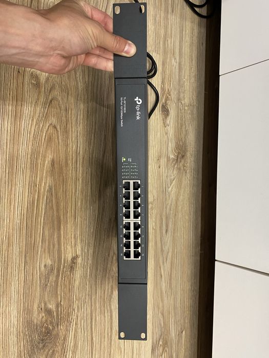 Продам коммутатор TP-Link TL-SG1024D Ver. 2.4