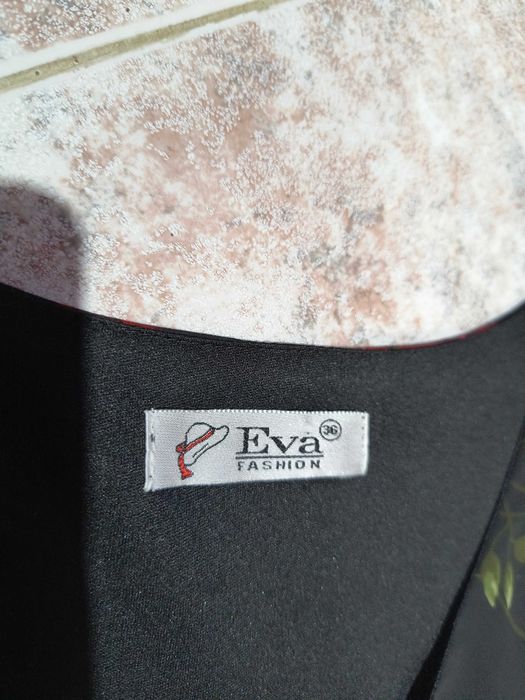 Официална рокля на червени рози,размер  36