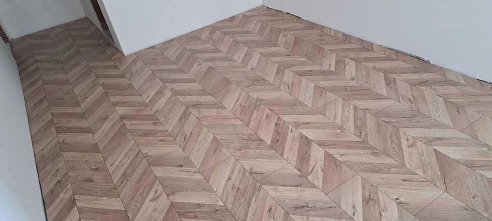 Монтаж на Ламиниран паркет и КУБУ первази