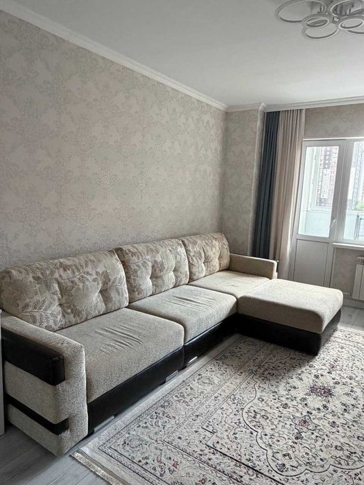 Продается диван для гостиной