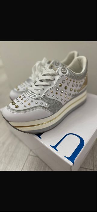 Продам кроссовки на платформе Guess