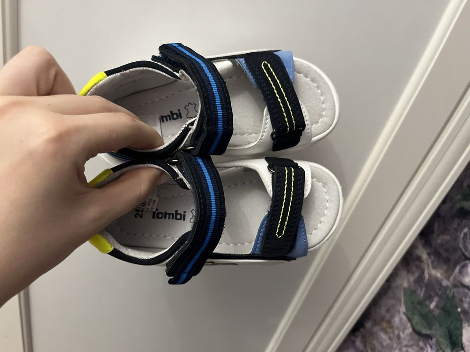 Продам сандали новые