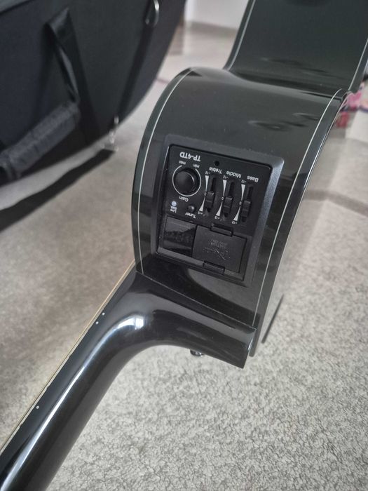 Chirara electro acustica Takamine