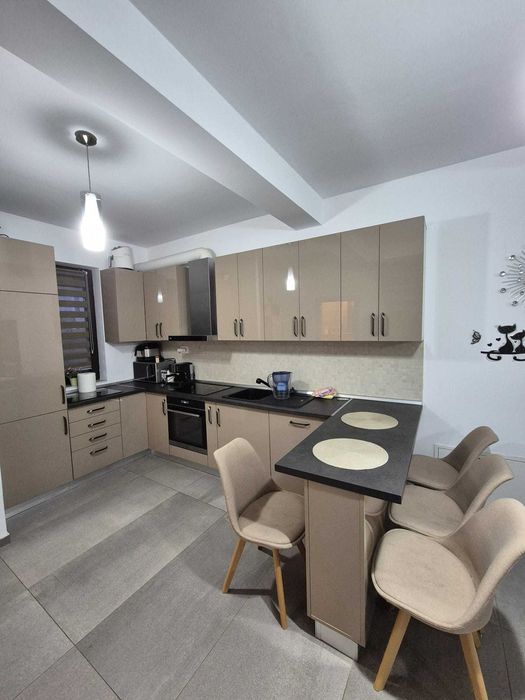 Casă înșiruită de inchiriat, 3 camere, 84m2 - Giroc, zona Planetelor