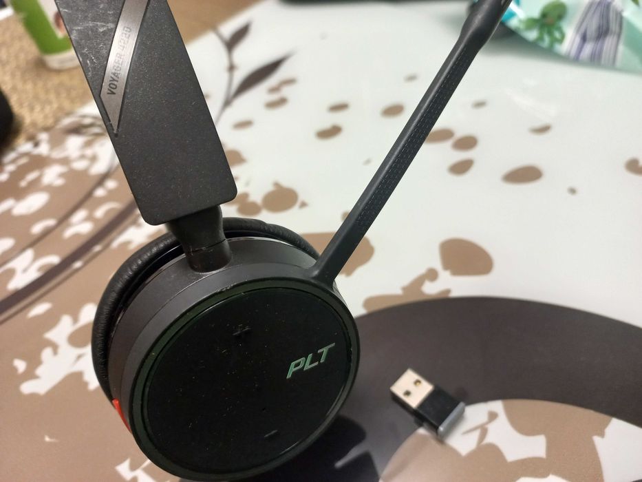 Casti Bluetooth Plantronics Voyager Focus 4220 cu Dongle USB