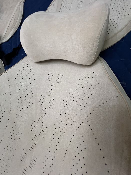 Продаются новые чехлы на BYD уневирсал. Цвет бежевый. Мягкий замш