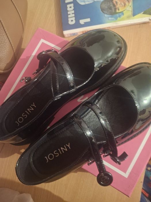 Отдам ботинки от джосини