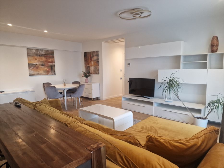 De inchiriat apartament 3 camere - Aviatiei Tower
