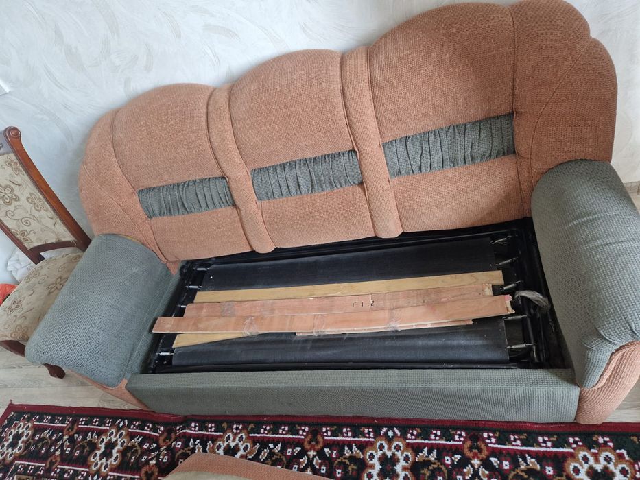 Срочно отдам бесплатно диваны