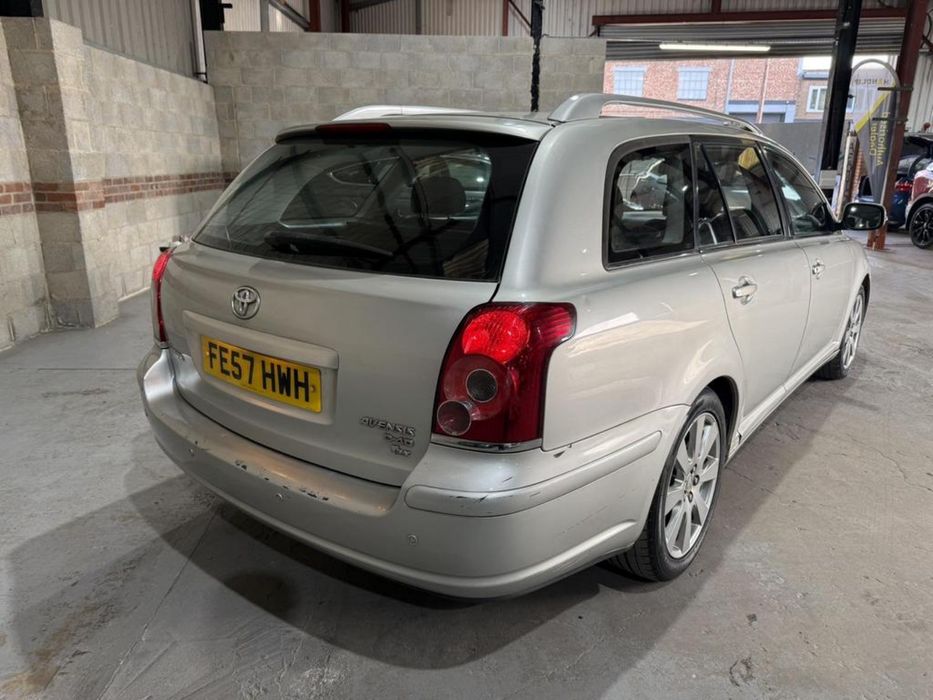 Toyota avensis t25 2.2 d-cat