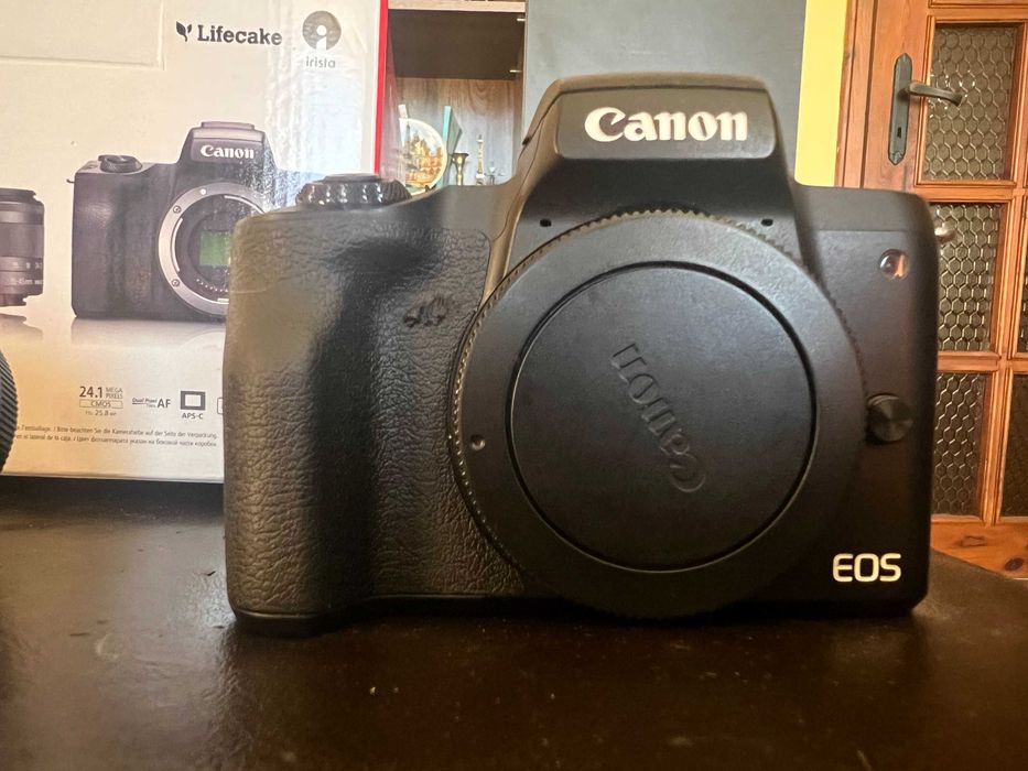 Фотоапарат Canon m50 комплект с обективи и аксесоари