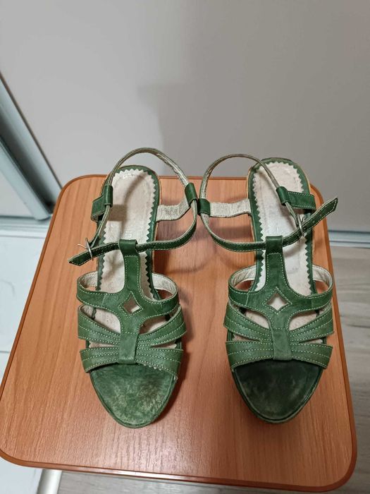 Sandale din piele, cu platforma