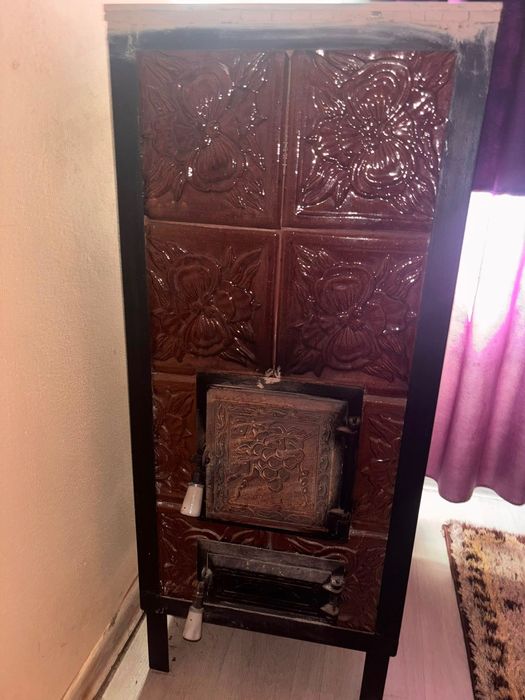 Sobă de teracotă pe cadru metalic – 850 lei