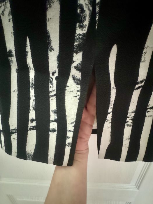 ЕЛЕГАНТНА пола тип молив