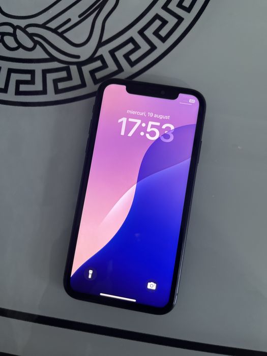 Vând iPhone 11, accept si schimburi (+/- diferență).