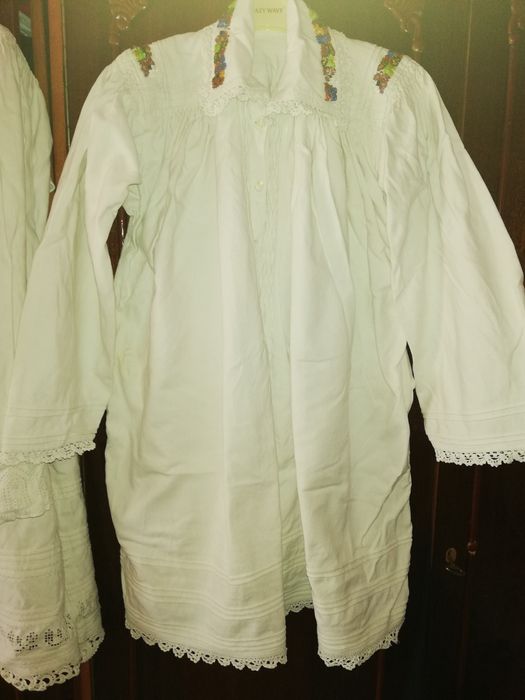 Vând cămași tradiționale lucrata manual