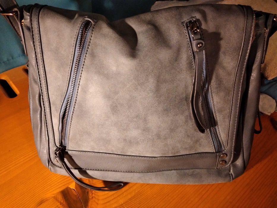 Голяма тъмно сива дамска бизнес чанта